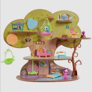 KidKraft Lil Green World Wooden Market Treehouse Play Set with 26 Accessories